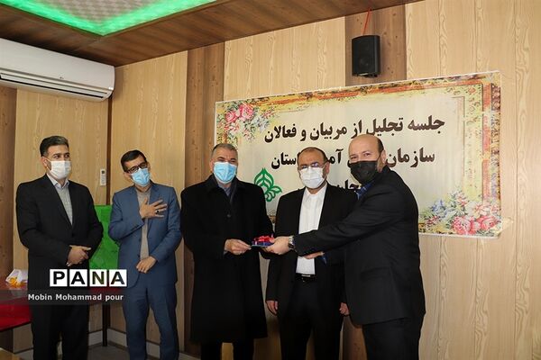 تجلیل از مربیان و فعالان سازمان دانش آموزی آذربایجان شرقی