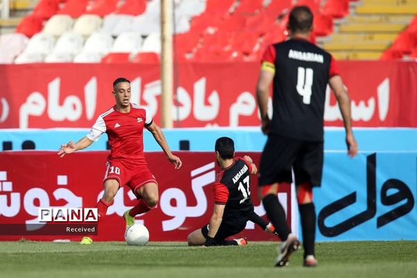 دیدار تیم های تراکتور سازی تبریز و پرسپولیس تهران