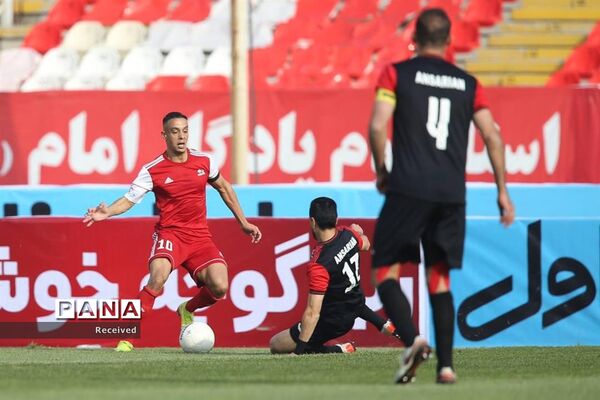 دیدار تیم های تراکتور سازی تبریز و پرسپولیس تهران