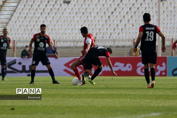 دیدار تیم های تراکتور سازی تبریز و پرسپولیس تهران