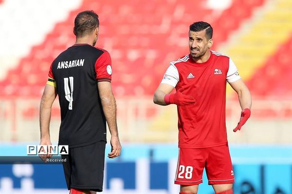 دیدار تیم های تراکتور سازی تبریز و پرسپولیس تهران