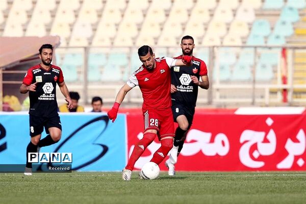 دیدار تیم های تراکتور سازی تبریز و پرسپولیس تهران