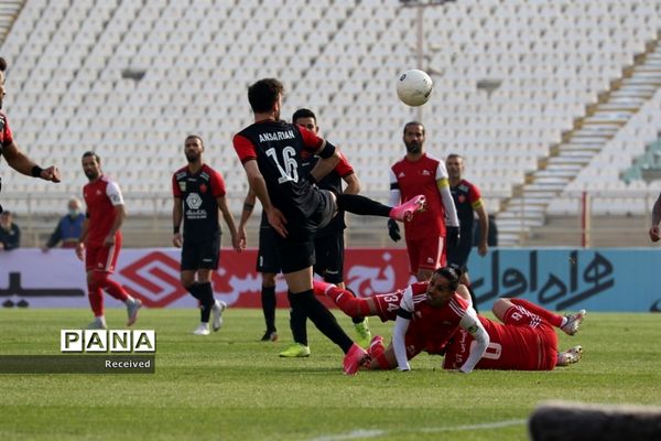 دیدار تیم های تراکتور سازی تبریز و پرسپولیس تهران