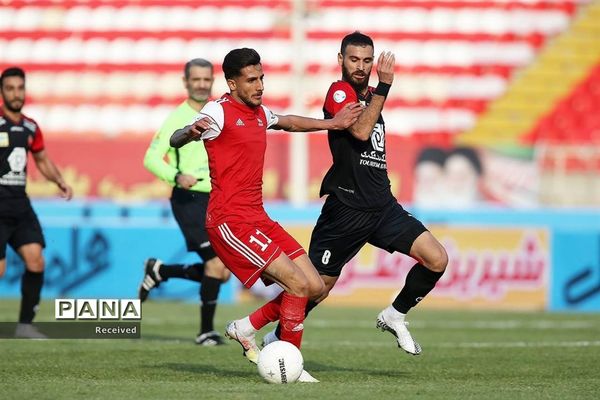 دیدار تیم های تراکتور سازی تبریز و پرسپولیس تهران