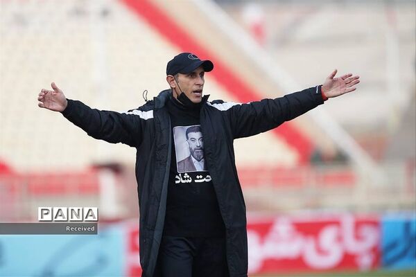 دیدار تیم های تراکتور سازی تبریز و پرسپولیس تهران