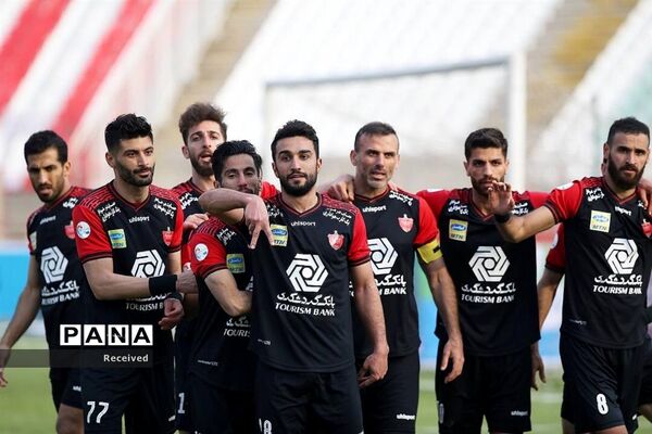 دیدار تیم های تراکتور سازی تبریز و پرسپولیس تهران