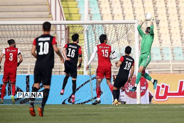 دیدار تیم های تراکتور سازی تبریز و پرسپولیس تهران