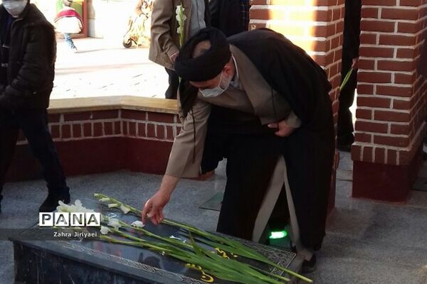 مراسم غبار‌روبی آرامگاه شهدا خاورشهربه مناسبت دهه مبارکه فجر