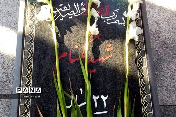 مراسم غبار‌روبی آرامگاه شهدا خاورشهربه مناسبت دهه مبارکه فجر