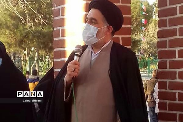 مراسم غبار‌روبی آرامگاه شهدا خاورشهربه مناسبت دهه مبارکه فجر