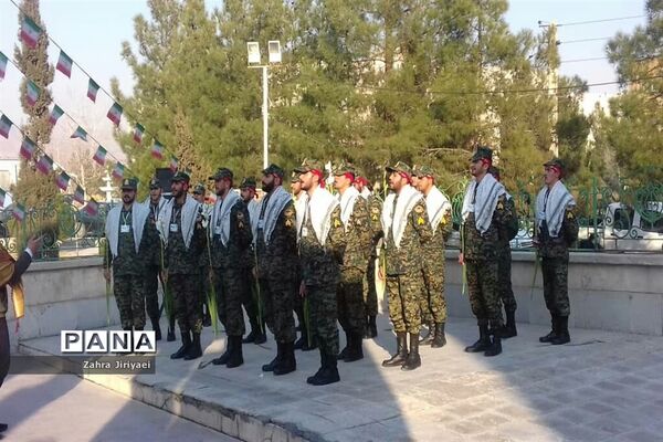 مراسم غبار‌روبی آرامگاه شهدا خاورشهربه مناسبت دهه مبارکه فجر