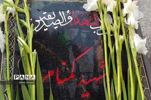 مراسم غبار‌روبی آرامگاه شهدا خاورشهربه مناسبت دهه مبارکه فجر