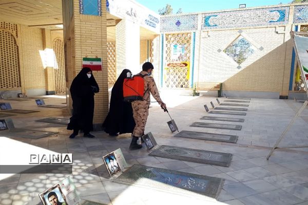 عطرافشانی وغبارروبی گلزارشهدای ابرکوه