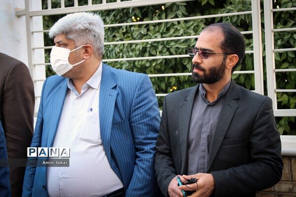 اجرای سرودهای انقلابی توسط پیشتازان  شیرازی