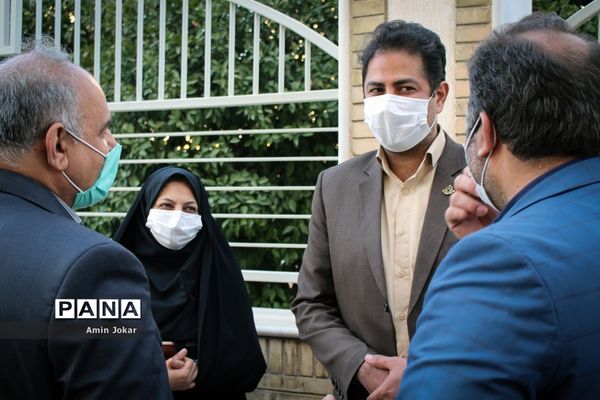 اجرای سرودهای انقلابی توسط پیشتازان  شیرازی