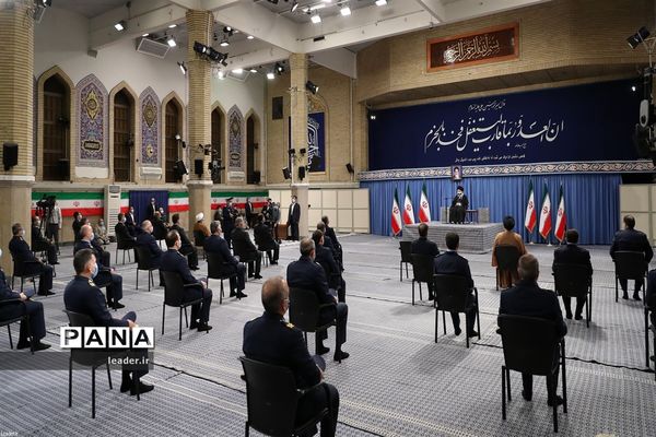 دیدار جمعی از فرماندهان نیروی هوایی و نیروی پدافند هوایی ارتش با رهبر انقلاب