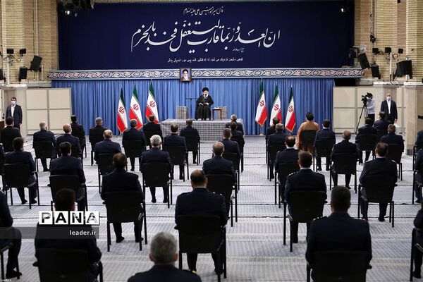 دیدار جمعی از فرماندهان نیروی هوایی و نیروی پدافند هوایی ارتش با رهبر انقلاب