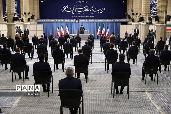دیدار جمعی از فرماندهان نیروی هوایی و نیروی پدافند هوایی ارتش با رهبر انقلاب
