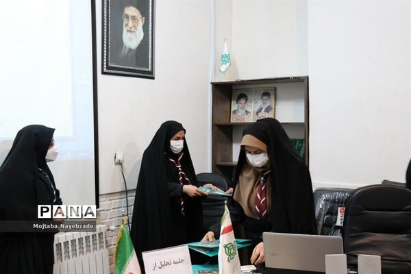 مراسم تجلیل از مربیان پیشتاز سازمان دانش‌آموزی ناحیه 5 مشهد