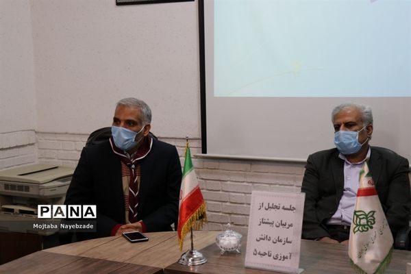 مراسم تجلیل از مربیان پیشتاز سازمان دانش‌آموزی ناحیه 5 مشهد