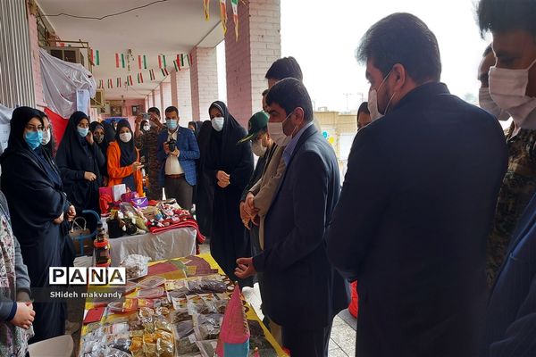 برگزاری نمایشگاه حجاب وعفاف  وهنرهای دستی درهنرستان طوبی شهرستان حمیدیه