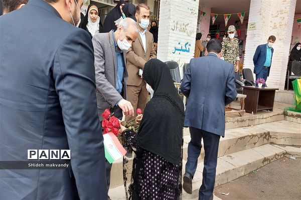 برگزاری نمایشگاه حجاب وعفاف  وهنرهای دستی درهنرستان طوبی شهرستان حمیدیه