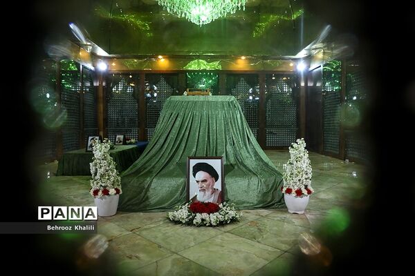 تجدید میثاق اعضای شورا و شهرداری تهران با آرمان‌های امام راحل