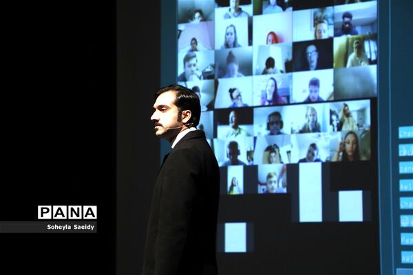 اجرای نمایش"ریبوت"