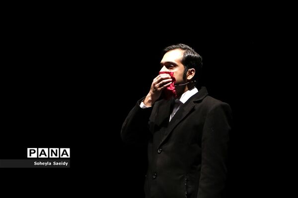 اجرای نمایش"ریبوت"