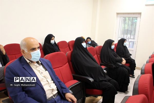 مراسم رونمایی از کتاب هزار نگار در بوشهر