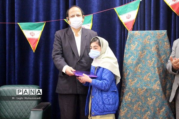 مراسم رونمایی از کتاب هزار نگار در بوشهر