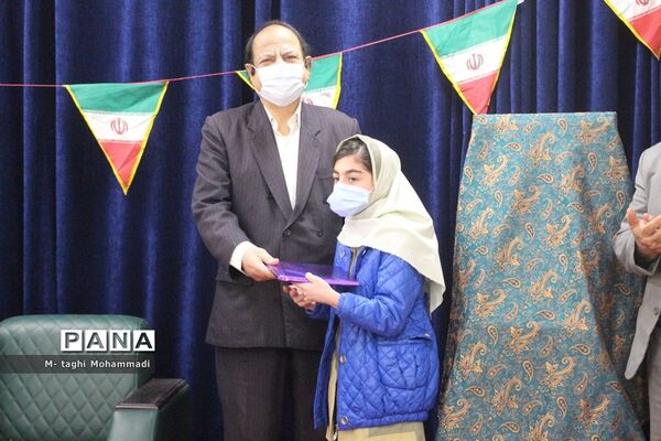 مراسم رونمایی از کتاب هزار نگار در بوشهر