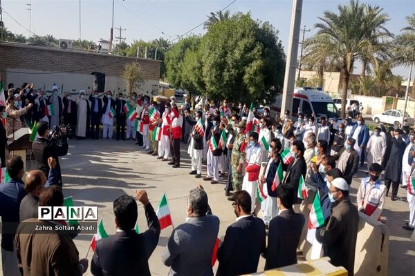 رژه موتورسواران و خودروها به مناسبت دهه فجر در ایرانشهر
