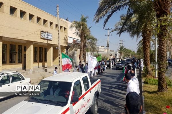 رژه موتورسواران و خودروها به مناسبت دهه فجر در ایرانشهر