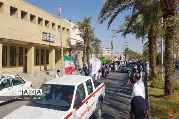 رژه موتورسواران و خودروها به مناسبت دهه فجر در ایرانشهر