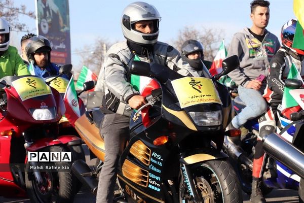 رژه خودرویی یوم الله ۲۲ بهمن در آذربایجان شرقی