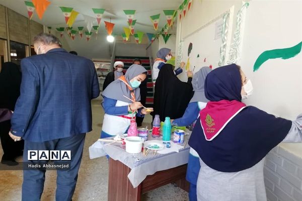 جشنواره نقاشی همگانی به‌مناسبت دهه فجر در ناحیه یک اهواز