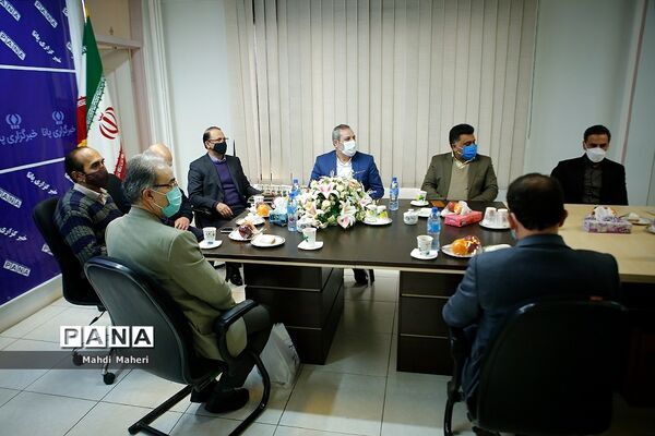 تقدیر از تاکسیران امانتدار در خبرگزاری پانا
