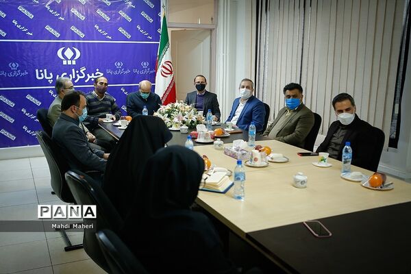 تقدیر از تاکسیران امانتدار در خبرگزاری پانا