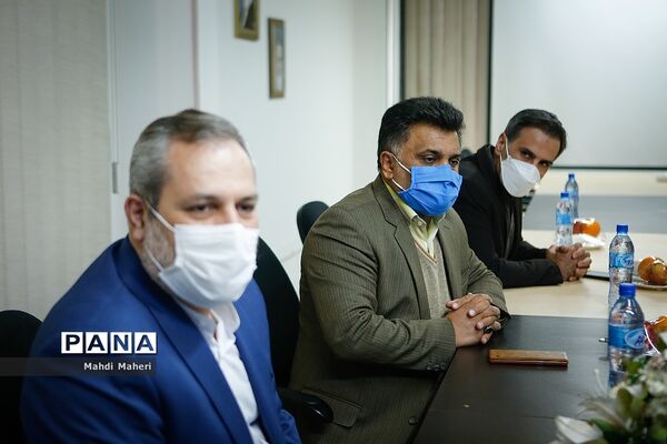 تقدیر از تاکسیران امانتدار در خبرگزاری پانا