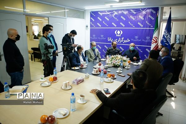 تقدیر از تاکسیران امانتدار در خبرگزاری پانا