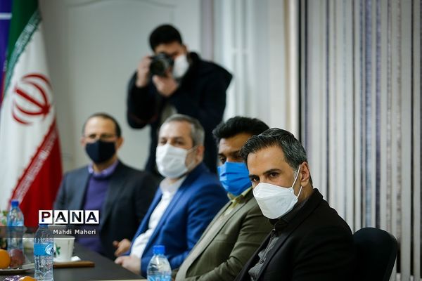 تقدیر از تاکسیران امانتدار در خبرگزاری پانا