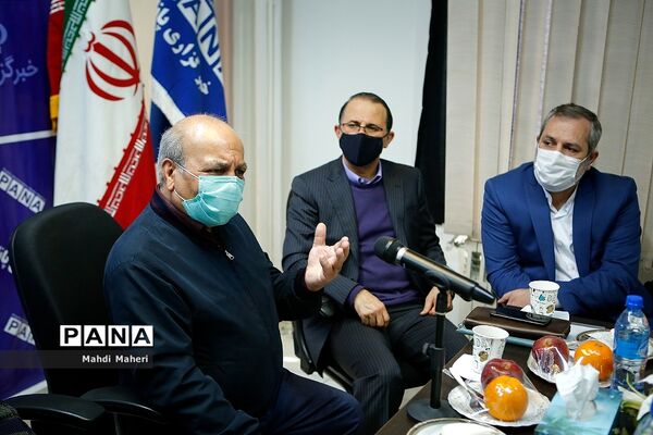 تقدیر از تاکسیران امانتدار در خبرگزاری پانا
