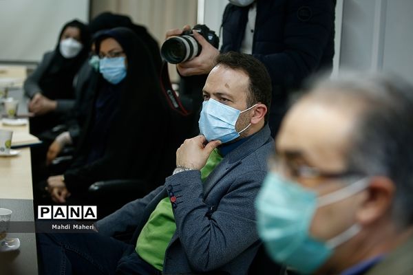 تقدیر از تاکسیران امانتدار در خبرگزاری پانا