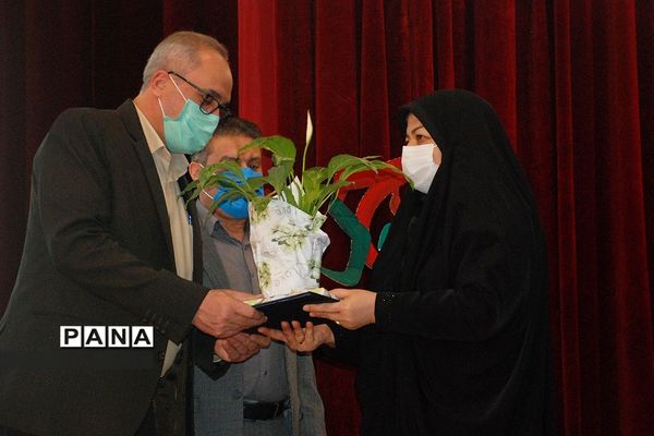 برپایی جشن پیروزی انقلاب اسلامی در کانون سمیه ناحیه یک شهرری