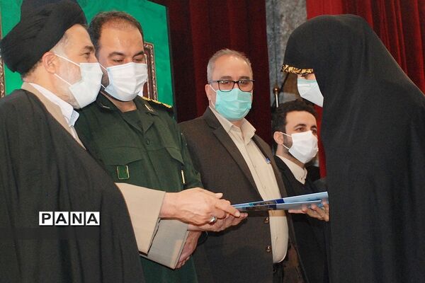 برپایی جشن پیروزی انقلاب اسلامی در کانون سمیه ناحیه یک شهرری
