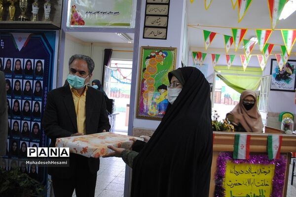 تقدیر از  کارکنان  دبیرستان نمونه کاشی نیلوفر شهرستان بیرجند