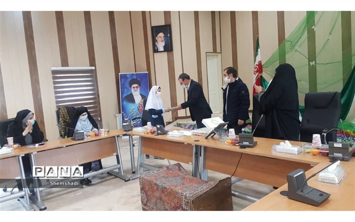خزائی: کتاب صعود چهل ساله تنها کتابی است که پیشرفتهای انقلاب را مستند بیان کرده است