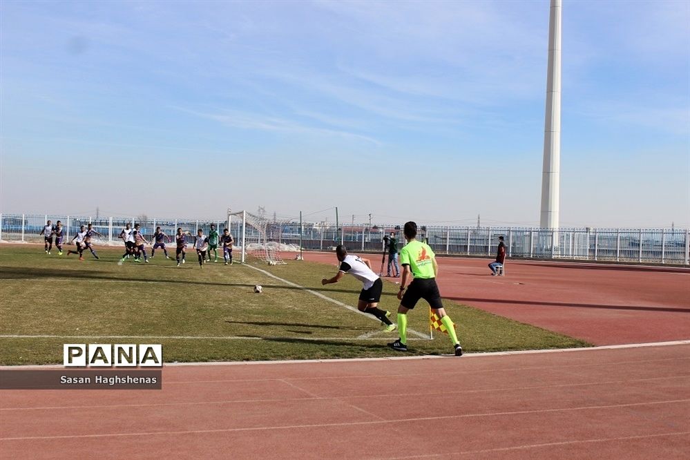 دیدار دو تیم هوادار تهران و شاهین بوشهردراستادیوم شهدای اسلامشهر