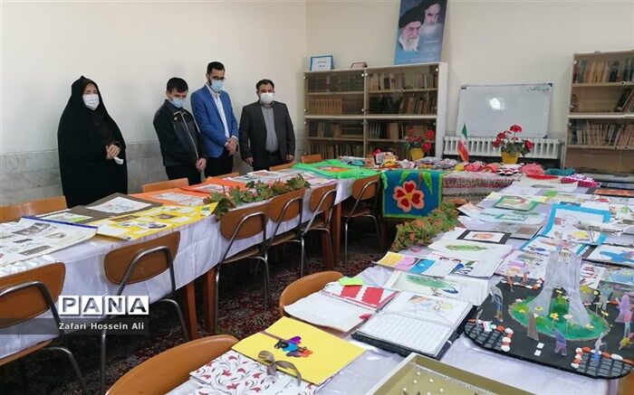 برپایی نمایشگاه دستاوردهای فرهنگی و هنری دانش آموزان در فاروج